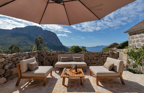 Zaostrog House | Cozy holiday home with heated pool, terrace, sea view, quiet location, WiFi,