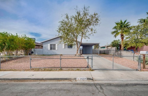 North Las Vegas House | Cozy home! 18 min away from Strip and Fremont!