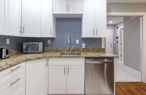 Newark House | ‼️Cozy Home 4BR Newark Stay w/Yard