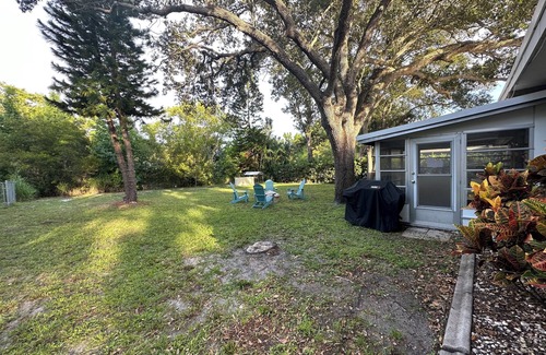 Largo House | Cozy home and minutes from the beaches