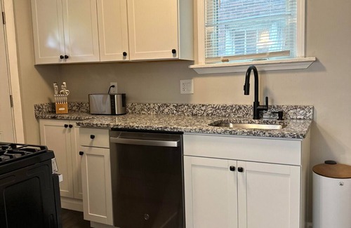 Lincoln-Lemington-Belmar House | Cozy Home Away From Home