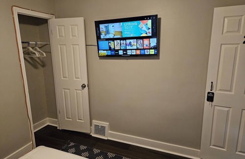 Lincoln-Lemington-Belmar House | Cozy Home Away From Home
