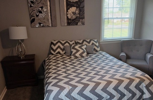 Churchland House | Cozy Home Away from Home- 5 minutes from local shopping area