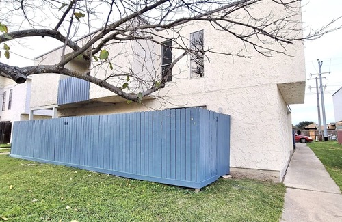 College Station Apartment | Cozy Home Away from Home: Modern Apartment in the Heart of Aggieland