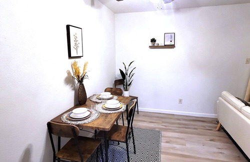 College Station Apartment | Cozy Home Away from Home: Modern Apartment in the Heart of Aggieland