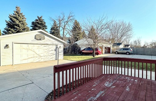 Cudahy House | Cozy home by the lake
