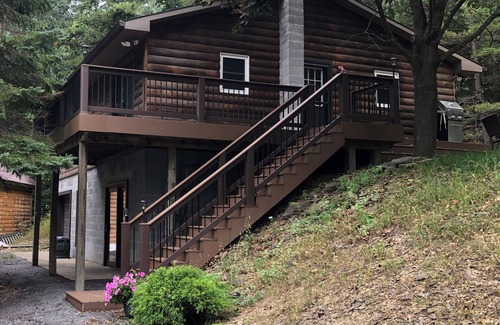 Huntingdon House | Cozy Home & Cabin near Seven Points at Raystown Lake, Holiday Hills