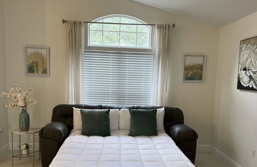 Orlando House | Cozy home close to everything. The House is 15 minutes to MCO