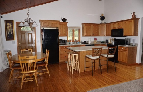 Hawley House | Cozy Home Close to Lake, Hiking Trails