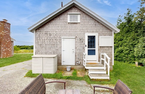 Barnstable House | Cozy home close to the beach with patio, Washer/Dryer, & Partial AC
