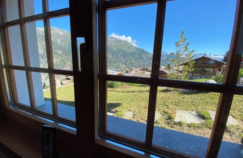 Graechen Ski Chalet | Cozy home for 2-5 people within walking distance of the center and ski slopes.