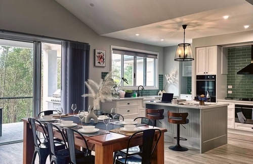 Muswellbrook House | Cozy Home for Work Teams and Families
