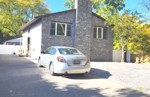 Historic Old Town House | Cozy Home in Niagara-on-the-lake