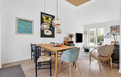 Vedelshave House | Cozy Home In Asperup With Kitchen