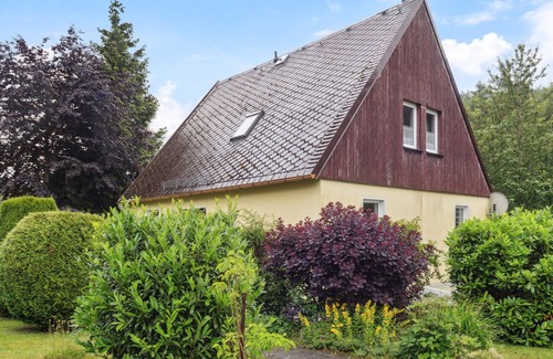 Bad Brambach House | Cozy home in Bad Brambach with sauna