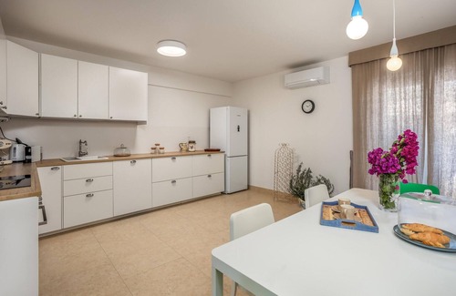 Barbat na Rabu House | Cozy home in Barbat with WiFi