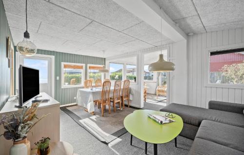 Skastrup Strand House | Cozy Home In Bogense With Wifi