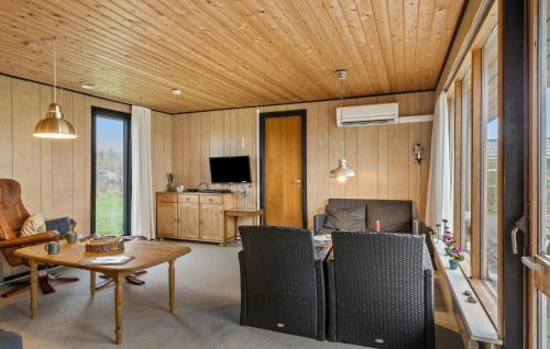 Skastrup Strand House | Cozy Home In Bogense With Wifi