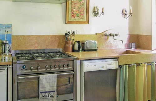 Chablis House | Cozy Home In Chablis With Wifi