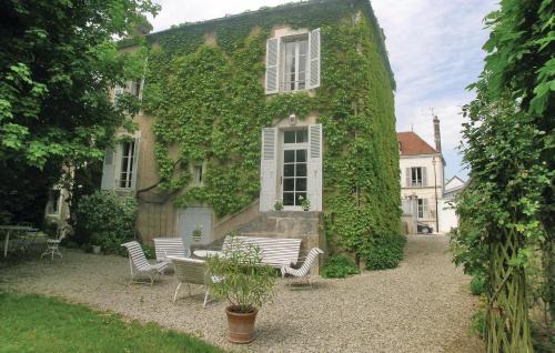 Chablis House | Cozy Home In Chablis With Wifi