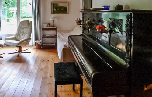 Dals Rostock House | Cozy Home In Dals-Rostock With Kitchen