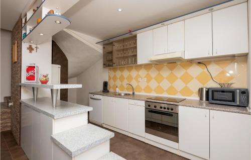 Imotski House | Cozy Home In Donji Vinjani With Wifi