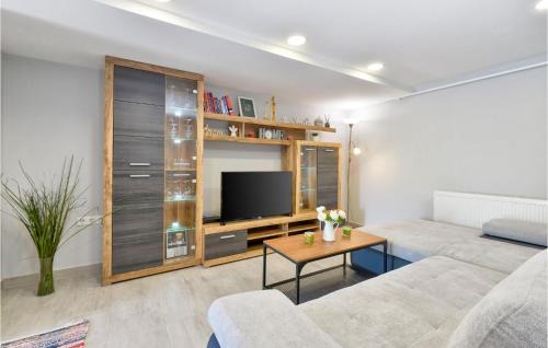 Sveti Juraj na Bregu House | Cozy Home In Dragoslavec With Kitchen