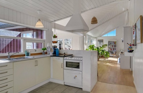 Dronningmolle House | Cozy home in Dronningmølle with WiFi