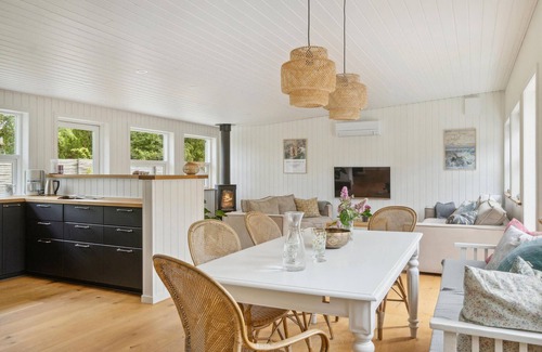 Dronningmolle House | Cozy home in Dronningmølle with kitchen