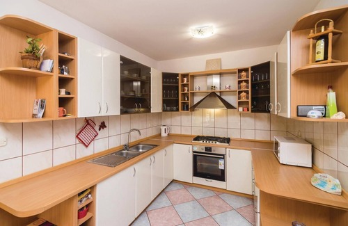 Duba House | Cozy home in Duba with kitchen