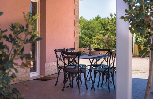 Sibenik House | Cozy home in Dubrava with WiFi