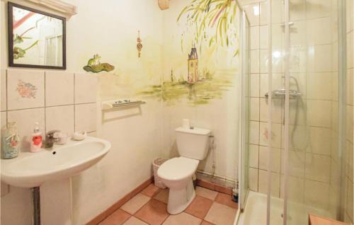 Saint-Germain-du-Pert House | Cozy Home In St Germain Du Pert