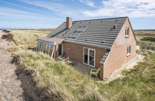 Lild Strand House | Cozy home in Frøstrup with sauna