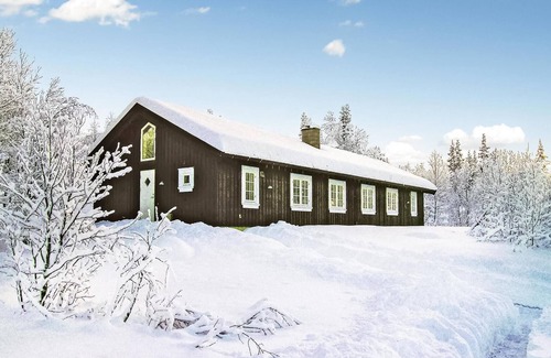 Sor-Fron House | Cozy home in Gålå with kitchen