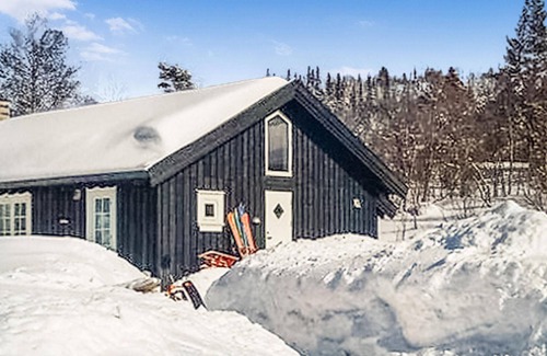 Sor-Fron House | Cozy home in Gålå with kitchen