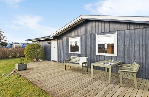 Bønnerup Strand House | Cozy home in Glesborg with kitchen