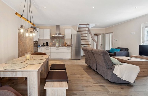 Allersdorf House | Cozy home in Großbreitenbach with WiFi