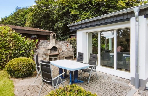 Gunderath House | Cozy home in Gunderath with WiFi