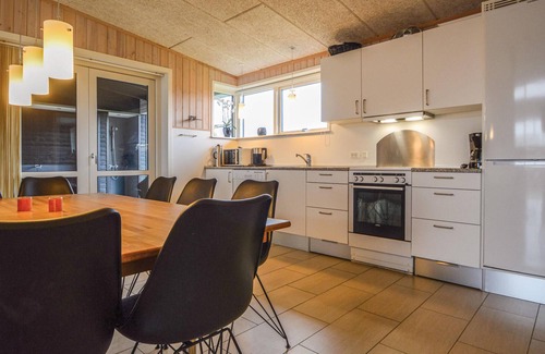 Flovt Strand House | Cozy home in Haderslev with kitchen