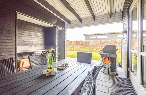 Flovt Strand House | Cozy home in Haderslev with kitchen
