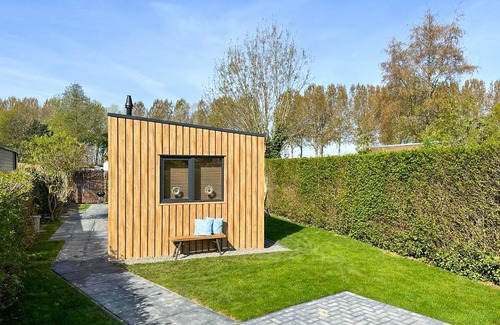 Heinkenszand House | Cozy home in Heinkenszand with kitchen