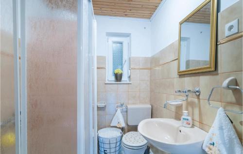 Hrvace House | Cozy Home In Hrvace With Jacuzzi