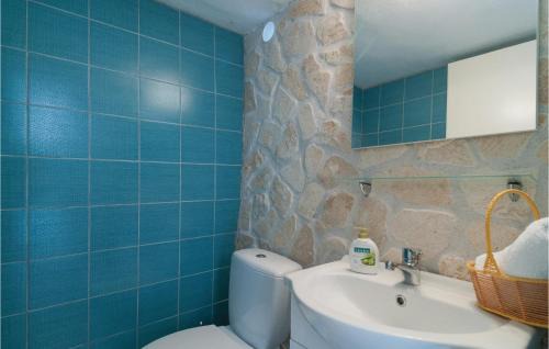 Hrvace House | Cozy Home In Hrvace With Jacuzzi