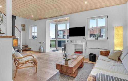 Juelsminde House | Cozy Home In Juelsminde With Kitchen