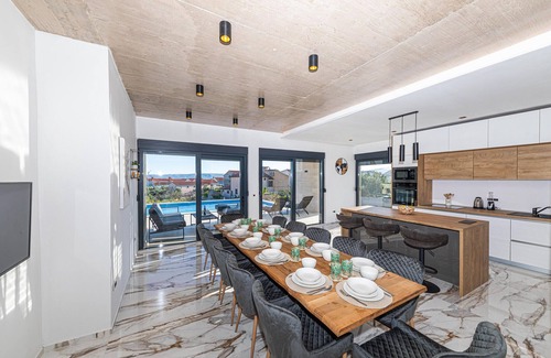 Kastela House | Cozy home in Kastel Luksic with WiFi