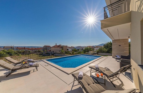 Kastela House | Cozy home in Kastel Luksic with WiFi