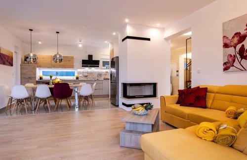 Klimno House | Cozy home in Klimno with WiFi