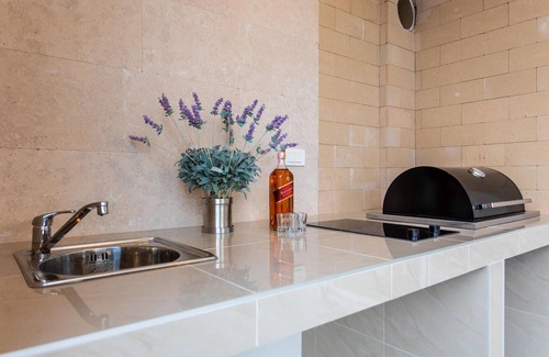 Klimno House | Cozy home in Klimno with WiFi