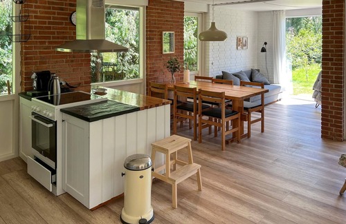 Skødshoved Strand House | Cozy home in Knebel with WiFi