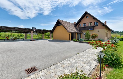 Krasic House | Cozy home in Krasic with sauna
